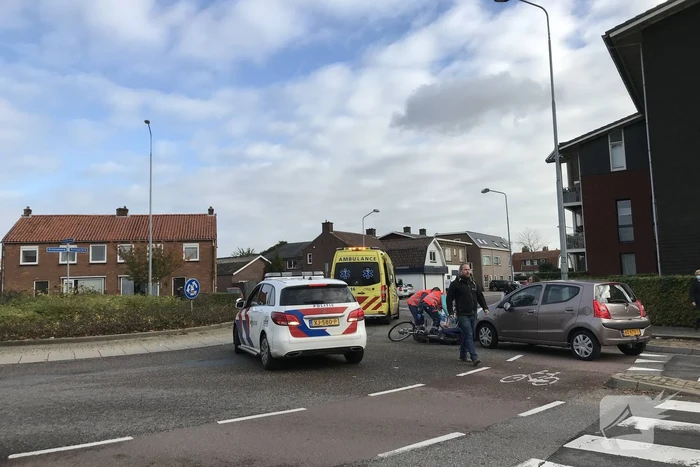 Fietser gewond bij aanrijding op rotonde