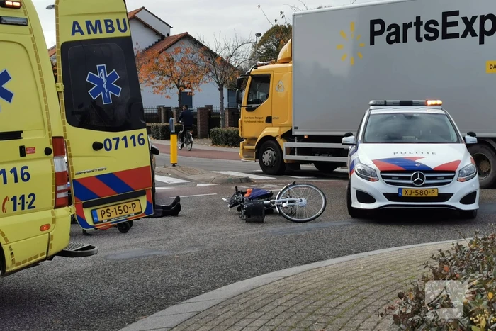 Fietser gewond bij aanrijding op rotonde