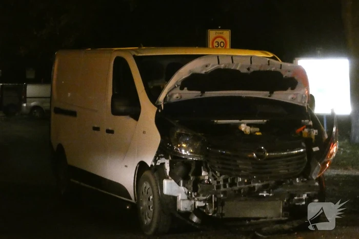 Personenauto belandt in tuin na ongeval met bestelbus
