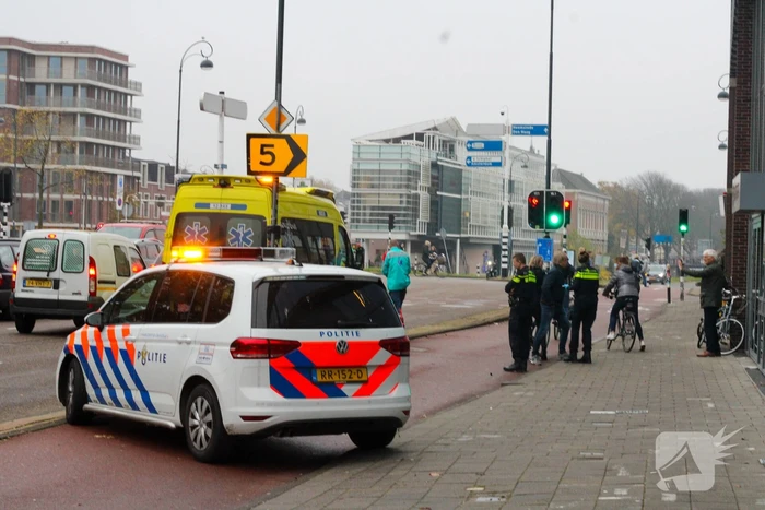 Vrouw gewond bij val op fietspad