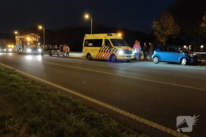 Meerdere auto's en mobiele kraan botsen