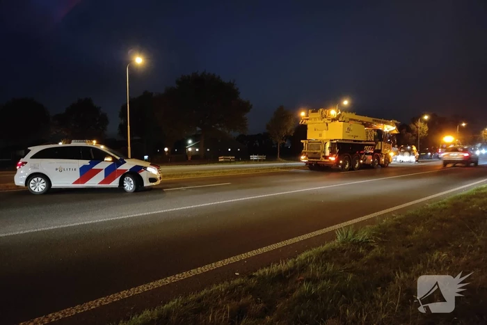 Meerdere auto's en mobiele kraan botsen