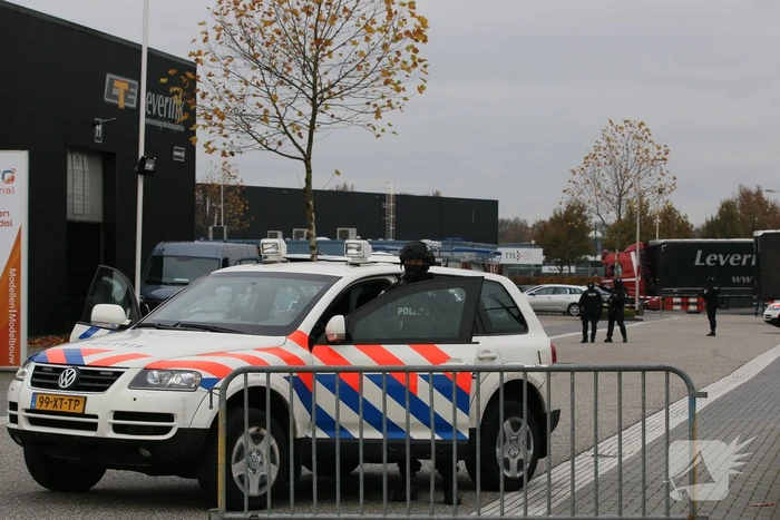 Groot politie onderzoek op bedrijventerrein