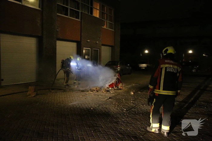 Papiercontainer in brand