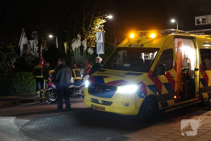 Fiets belandt onder bestelbus