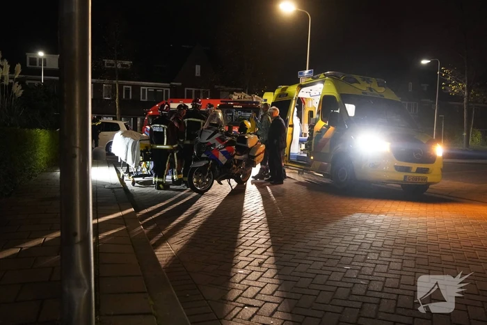 Fiets belandt onder bestelbus