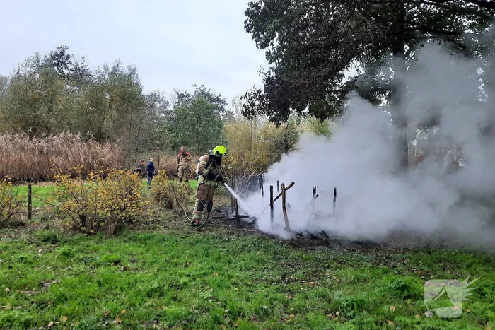 Veel rook bij brand buiten