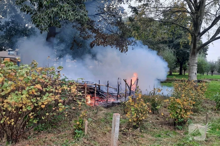 Veel rook bij brand buiten