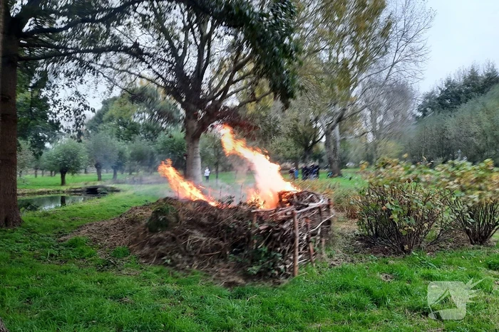 Veel rook bij brand buiten