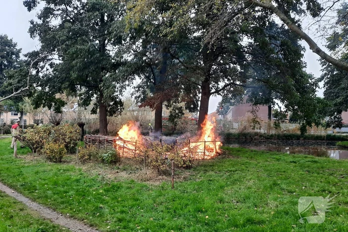 Veel rook bij brand buiten