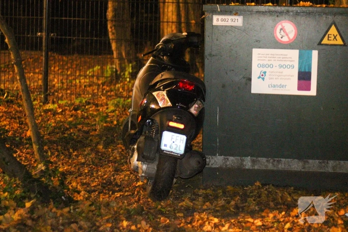 Snorfiets achtergelaten na achtervolging