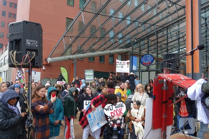 Gedupeerden toeslagenaffaire protesteren bij Belastingdienst