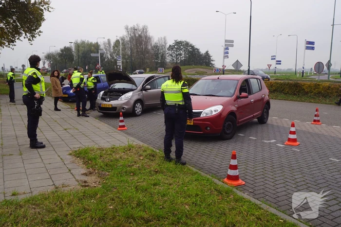 Politie houdt controle op carpoolplaats