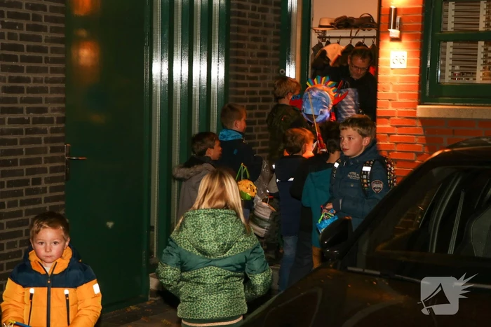 Kinderen langs de deuren voor Sint-Maarten