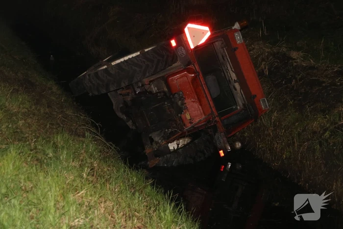 Tractor belandt in sloot