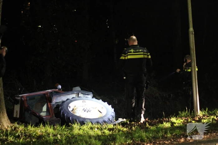 Tractor belandt in sloot
