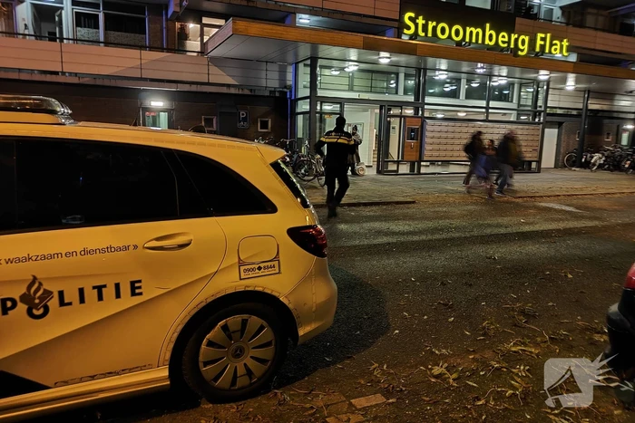 Brandweer blust brand in bloembak op eerste etage