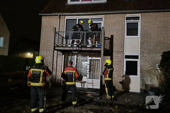 Slotenmaker opent deur voor brandweer
