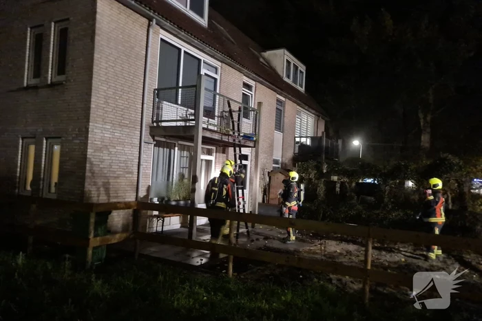 Slotenmaker opent deur voor brandweer