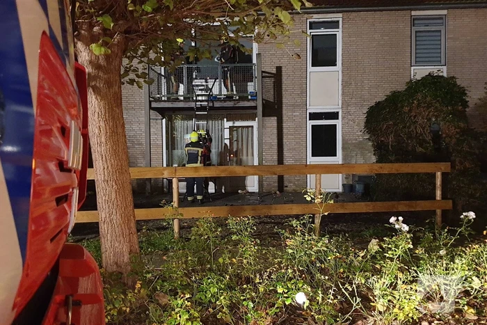 Slotenmaker opent deur voor brandweer