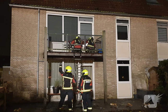 Slotenmaker opent deur voor brandweer