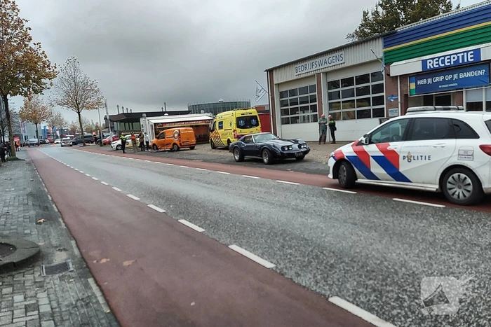 Gewonde bij botsing tussen busje en oldtimer
