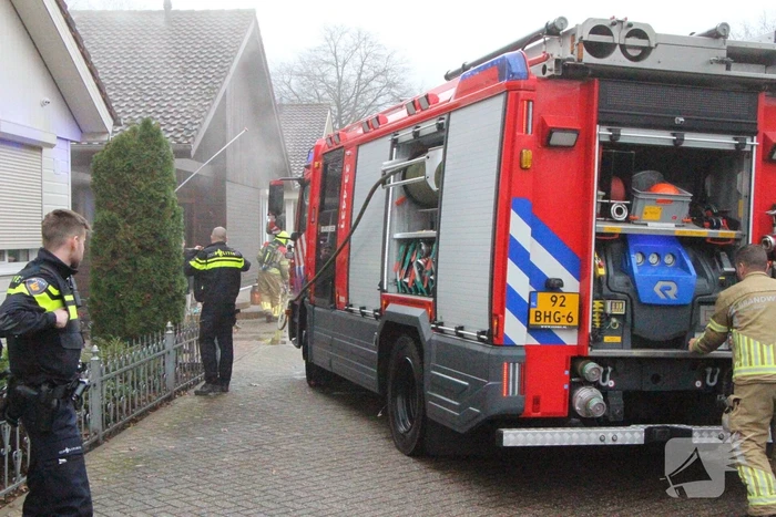 Veel rook door brand in chalet