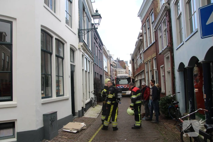 Brandweer onderzoekt mogelijke gaslucht in woning