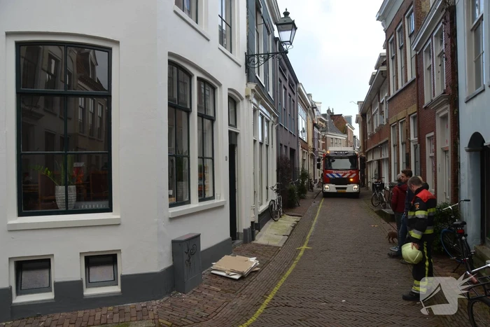 Brandweer onderzoekt mogelijke gaslucht in woning