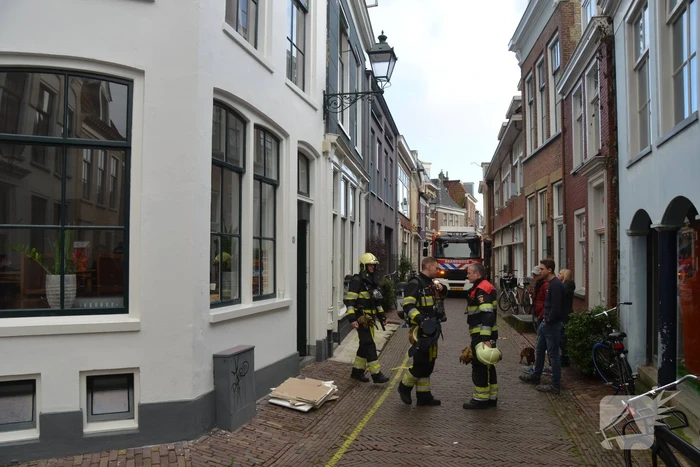 Brandweer onderzoekt mogelijke gaslucht in woning