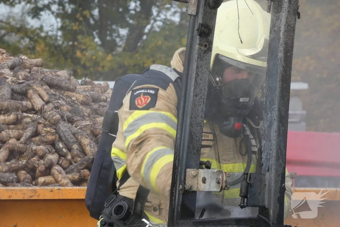 Tractor brandt volledig uit