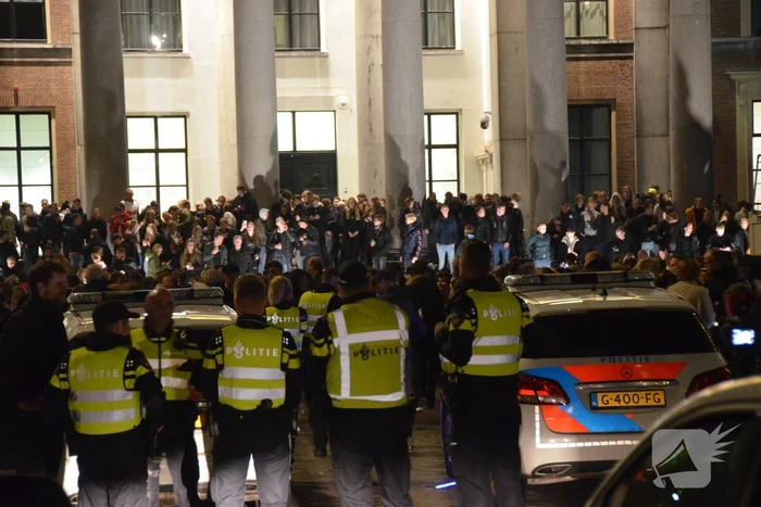 Honderden kroeggangers op straat door sluiting kroegen