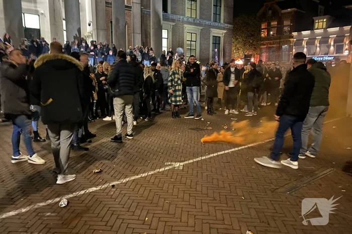 Honderden kroeggangers op straat door sluiting kroegen