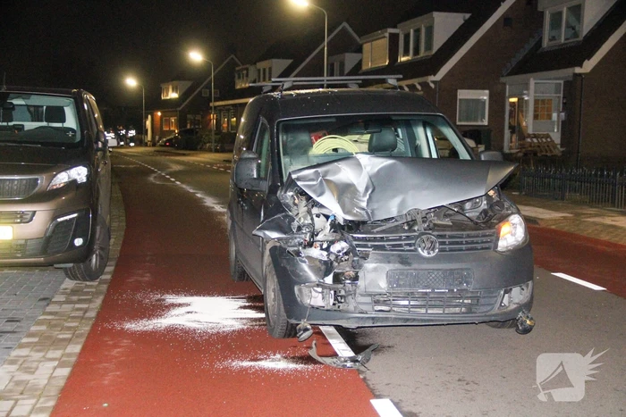 Schade aan meerdere personenauto's door ongeval