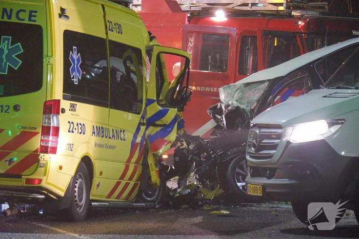 Drie slachtoffers overleden door ongeval tussen ambulance en personenauto