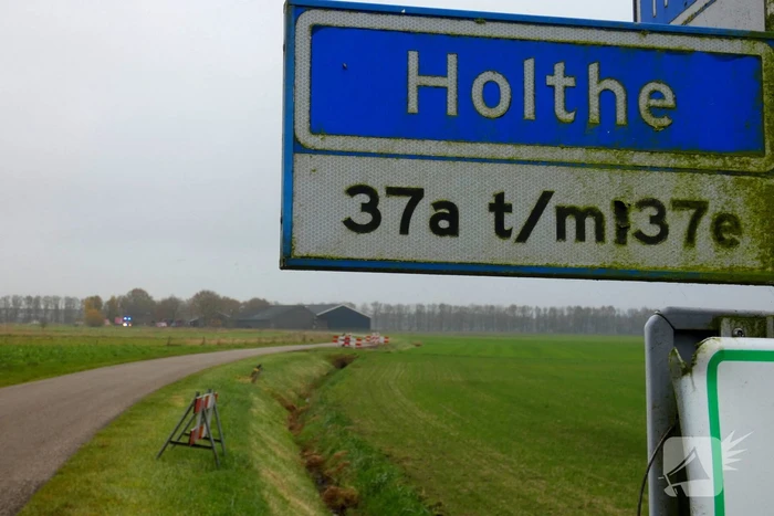 Weg afgesloten door brand in schuur