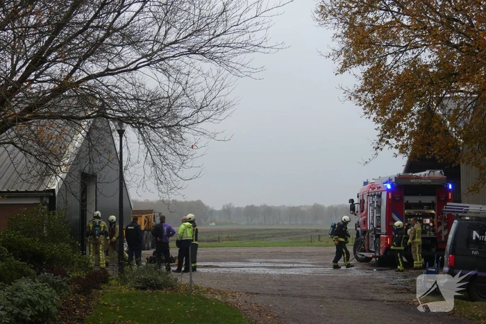 Brand in grasmaaier slaat door naar dak