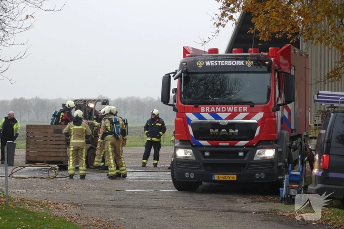 Brand in grasmaaier slaat door naar dak