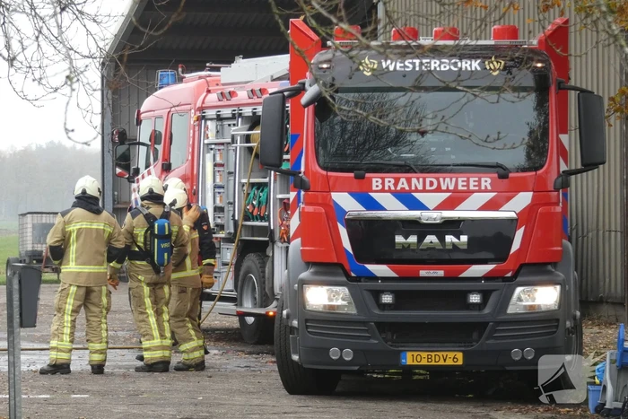 Brand in grasmaaier slaat door naar dak