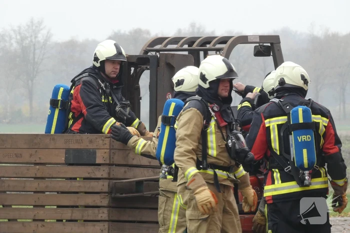 Brand in grasmaaier slaat door naar dak