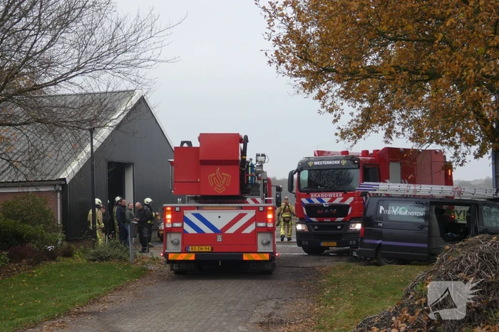 Brand in grasmaaier slaat door naar dak
