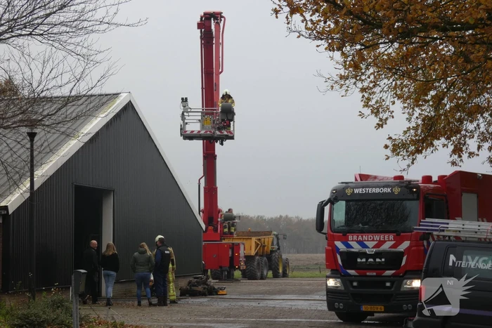 Brand in grasmaaier slaat door naar dak