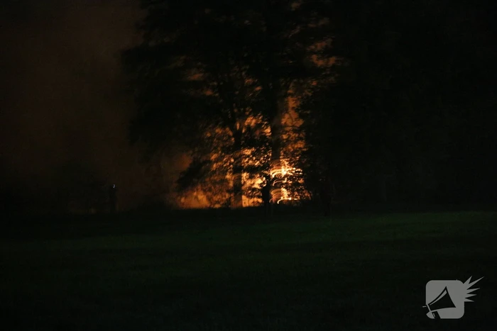 Uitslaande brand in gebouw voormalige schaatsbaan