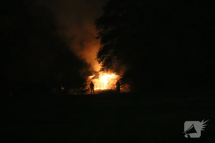 Uitslaande brand in gebouw voormalige schaatsbaan