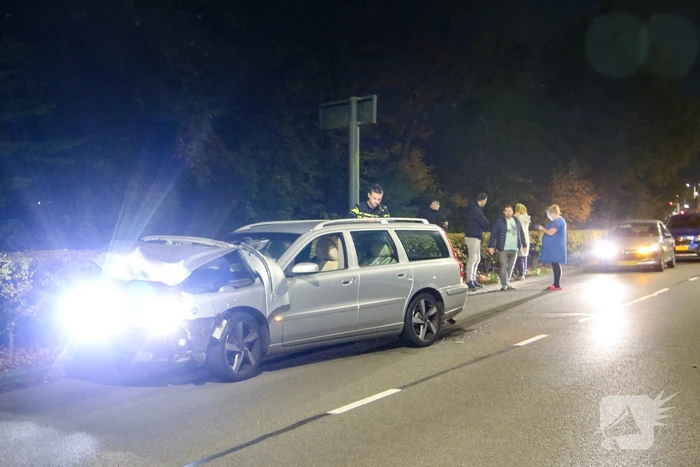 Flinke schade aan personenauto's door kop-staartbotsing