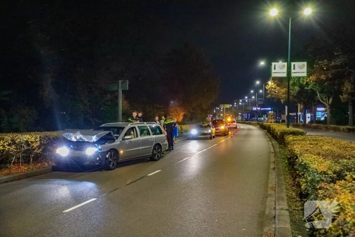 Flinke schade aan personenauto's door kop-staartbotsing