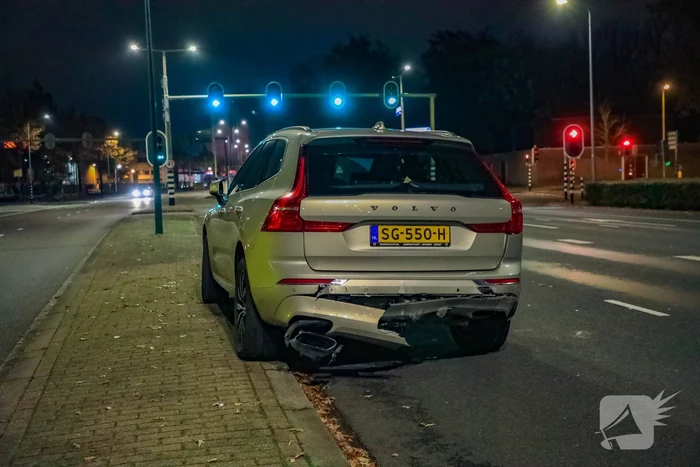 Flinke schade aan personenauto's door kop-staartbotsing