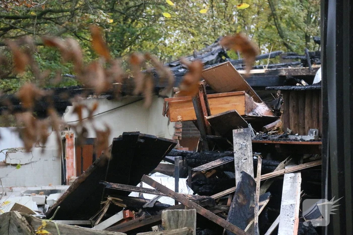 Enorme schade bij brand in voormalig clubhuis