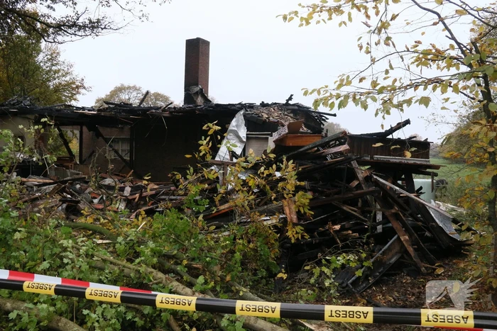 Enorme schade bij brand in voormalig clubhuis