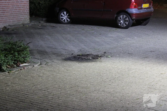 Zwaar vuurwerk laat jerrycan met benzine ontsteken